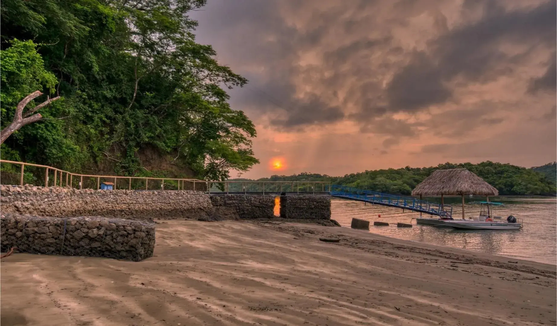 Isla Chiquita Glamping Hotel