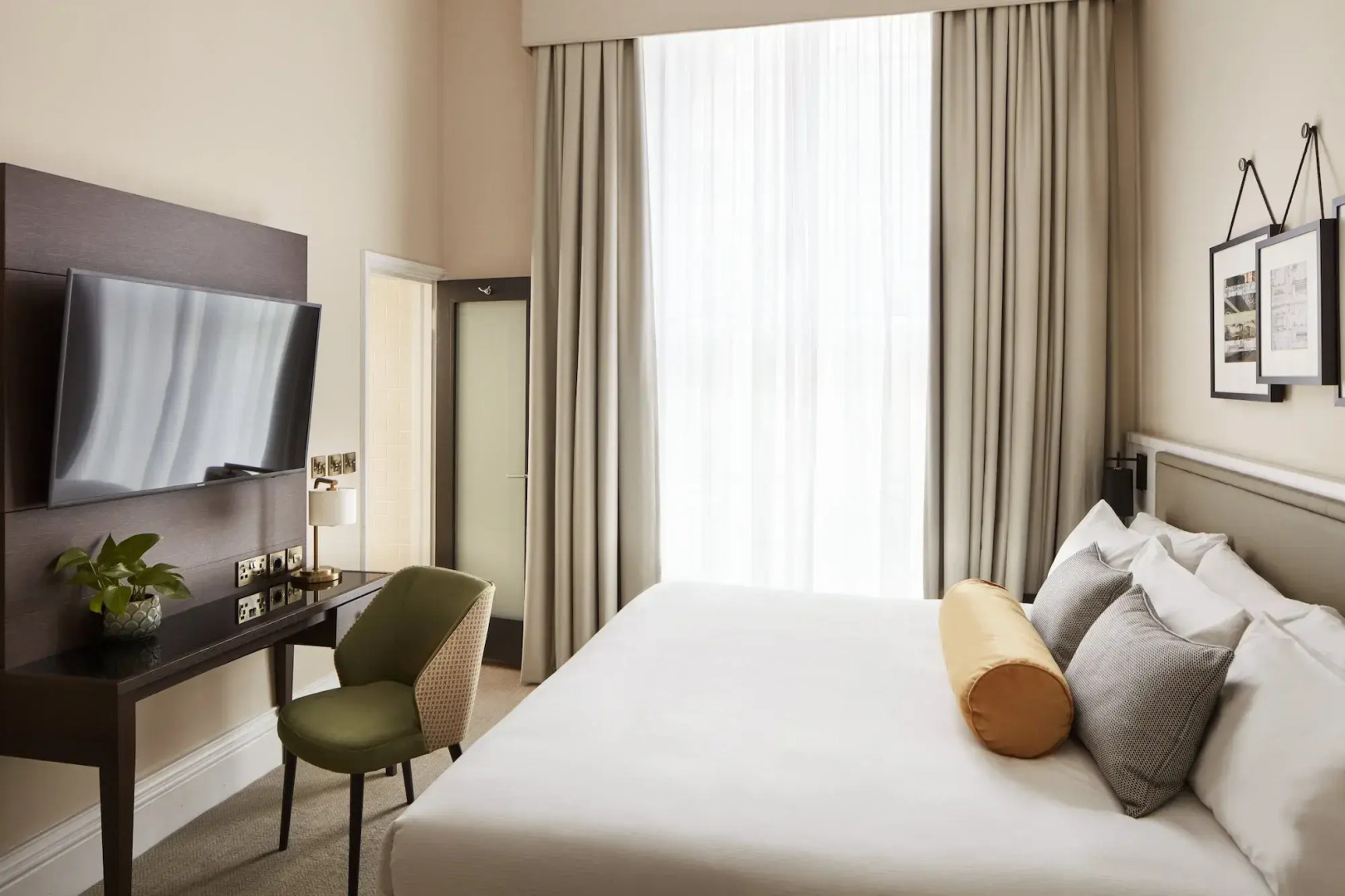 Отель The Clermont London, Victoria