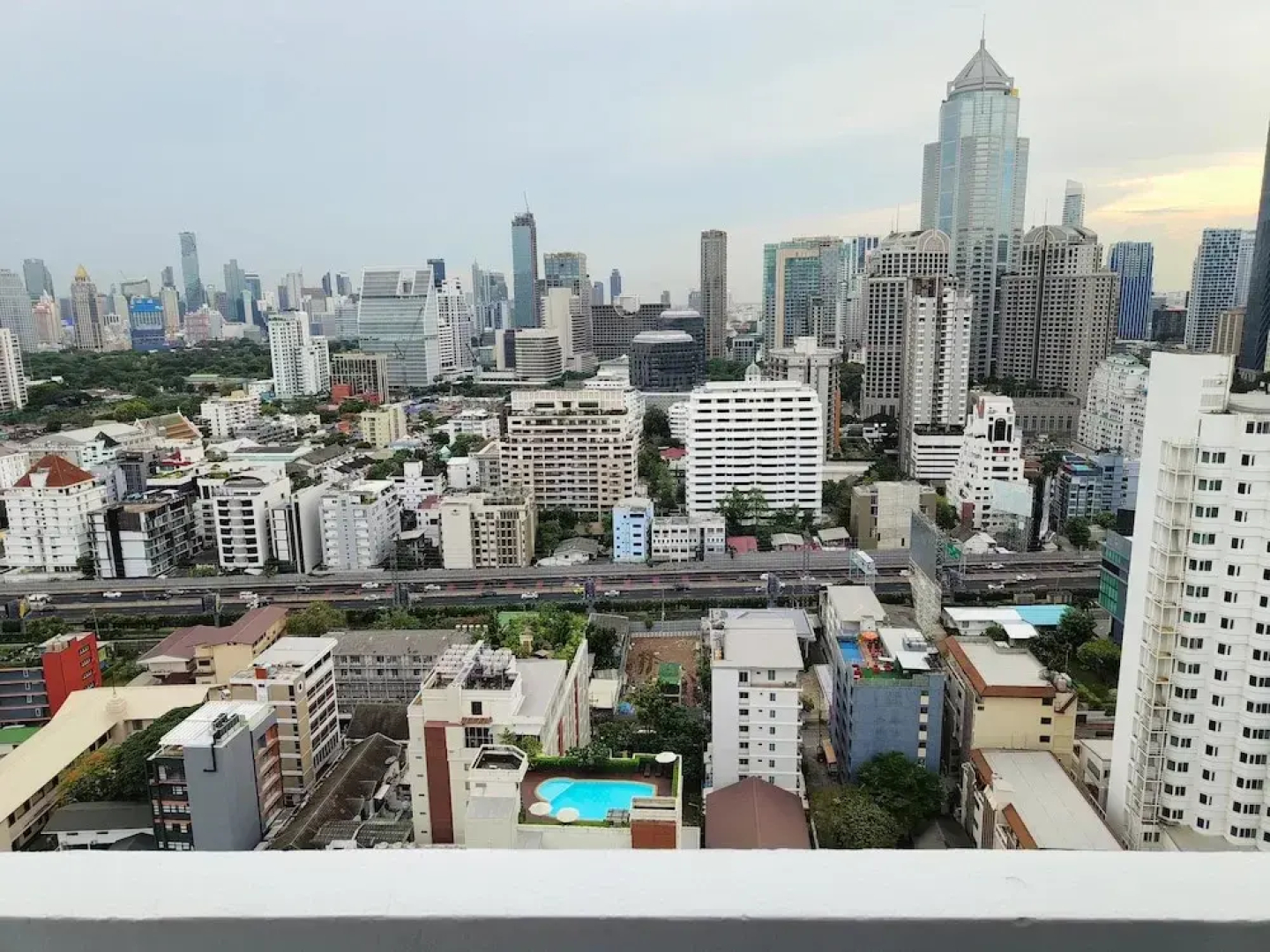 Апартаменты Omni Tower Direct Rooms Sukhumvit Soi 4