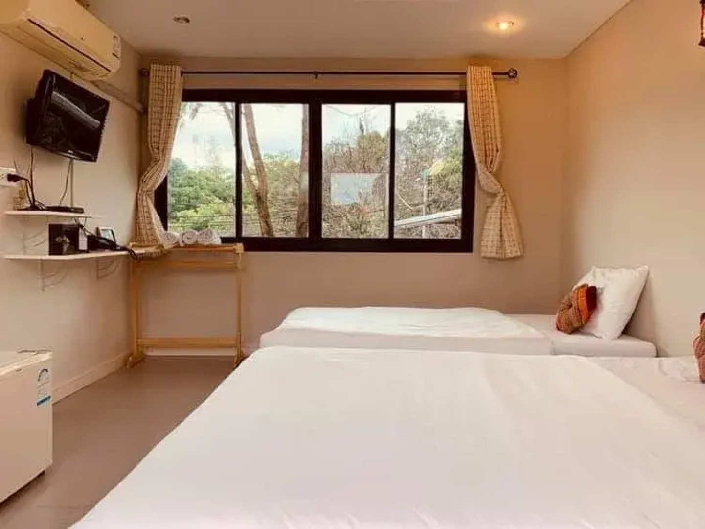 Kayom House - White Meranti House & Resort