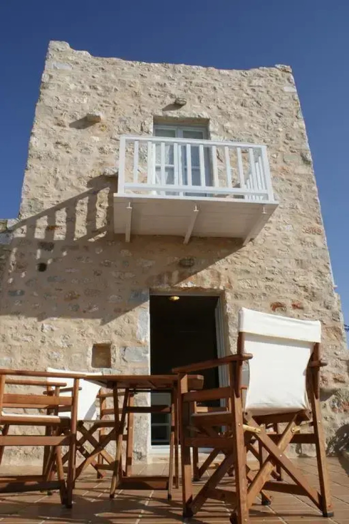 To Karavi Guesthouse