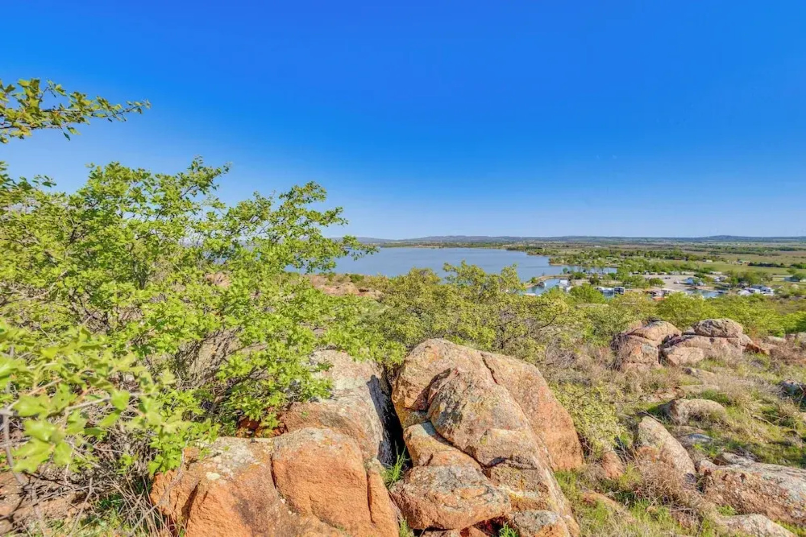 Lake Lawtonka View: Mountaintop Medicine Park Home