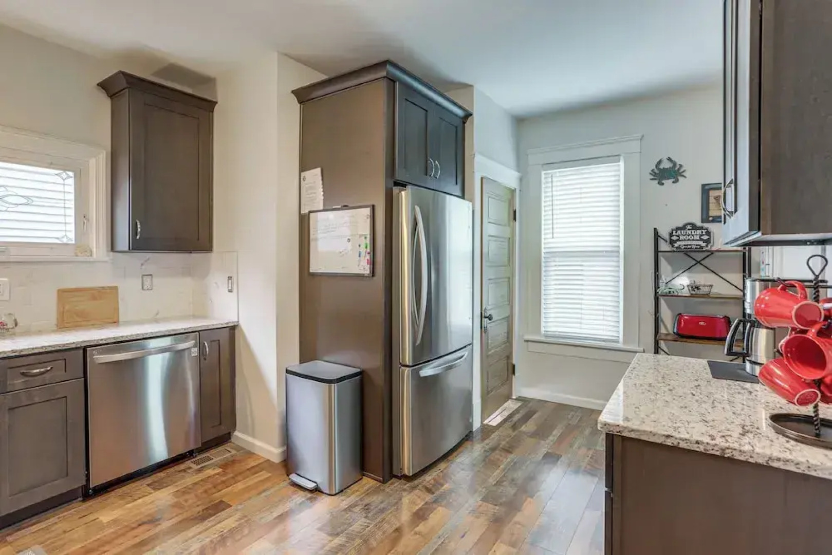 3 Mi to Cedar Point: Sunny Sandusky Home w/ Yard