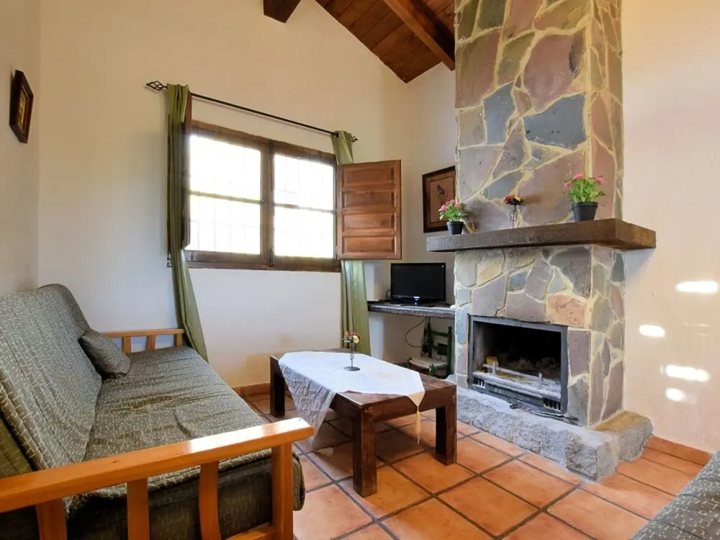 Rustic house in La Higuera (El Torcal de Antequera).