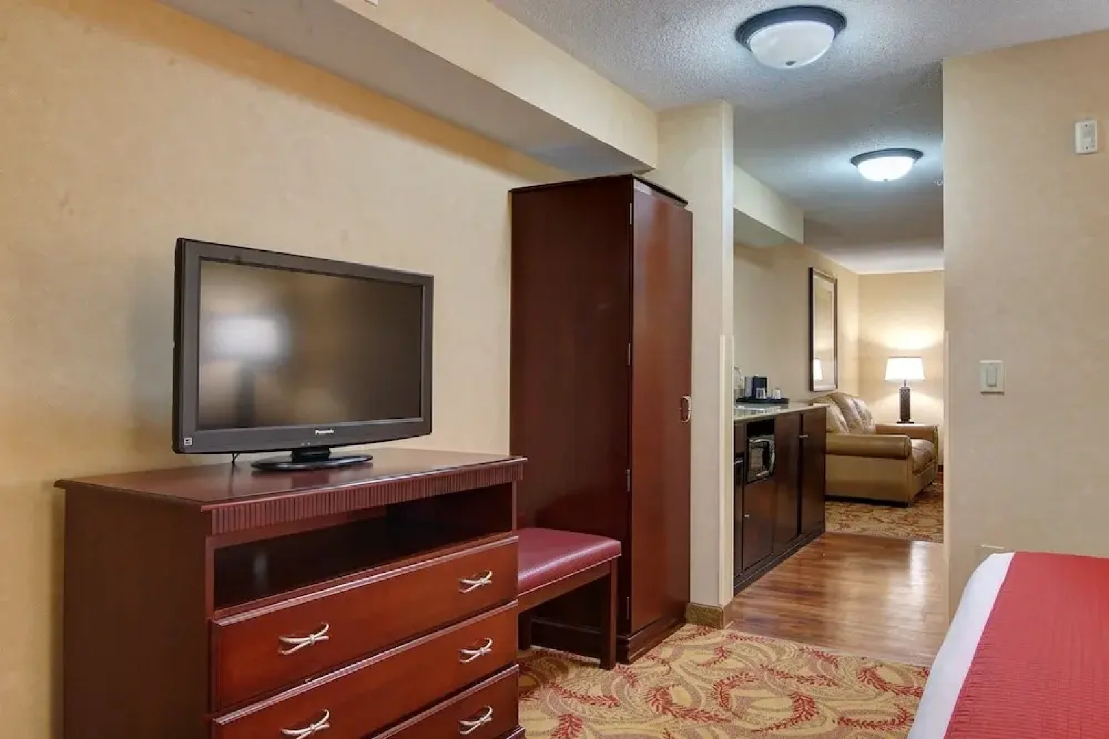 The Grand Hotel - Salem