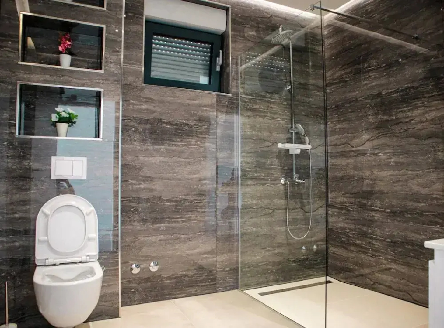 Sunset Serenity Villa With Pool, Gym and Sauna