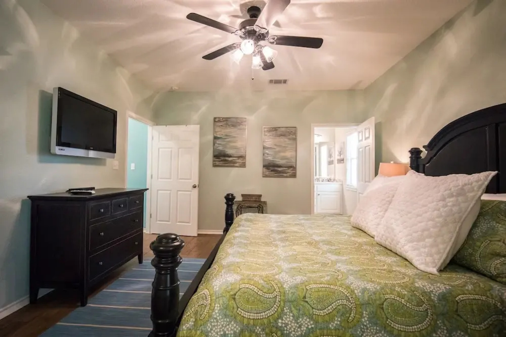 Paradise Pointe 4 Bedrooms 3.5 Bathrooms Home