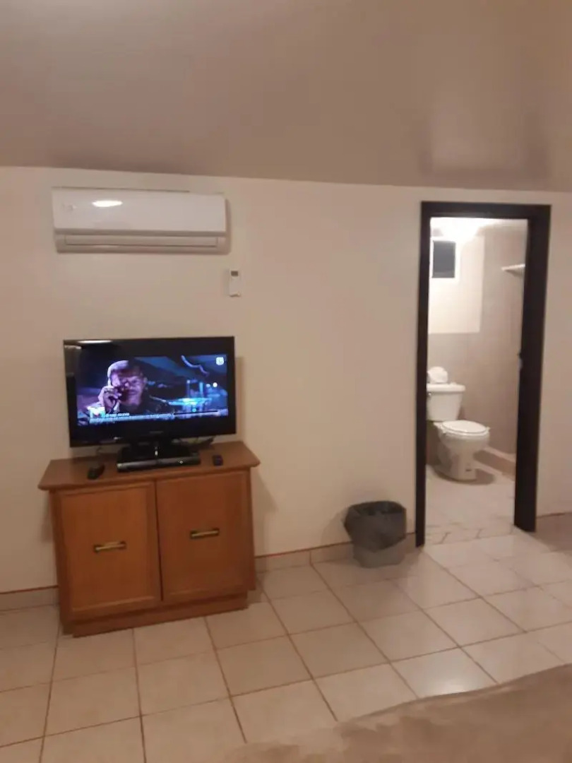 Seaside Hotel & Victor's RV Park