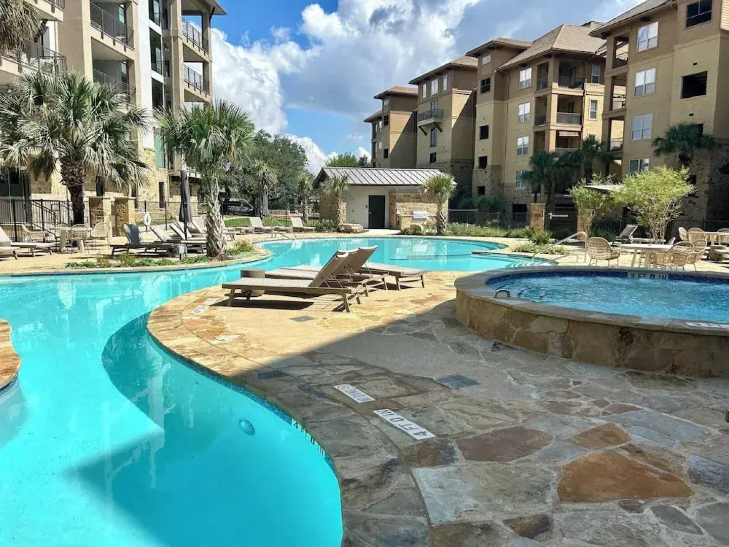 Luxury Waterfront Condo W/pool & Views!