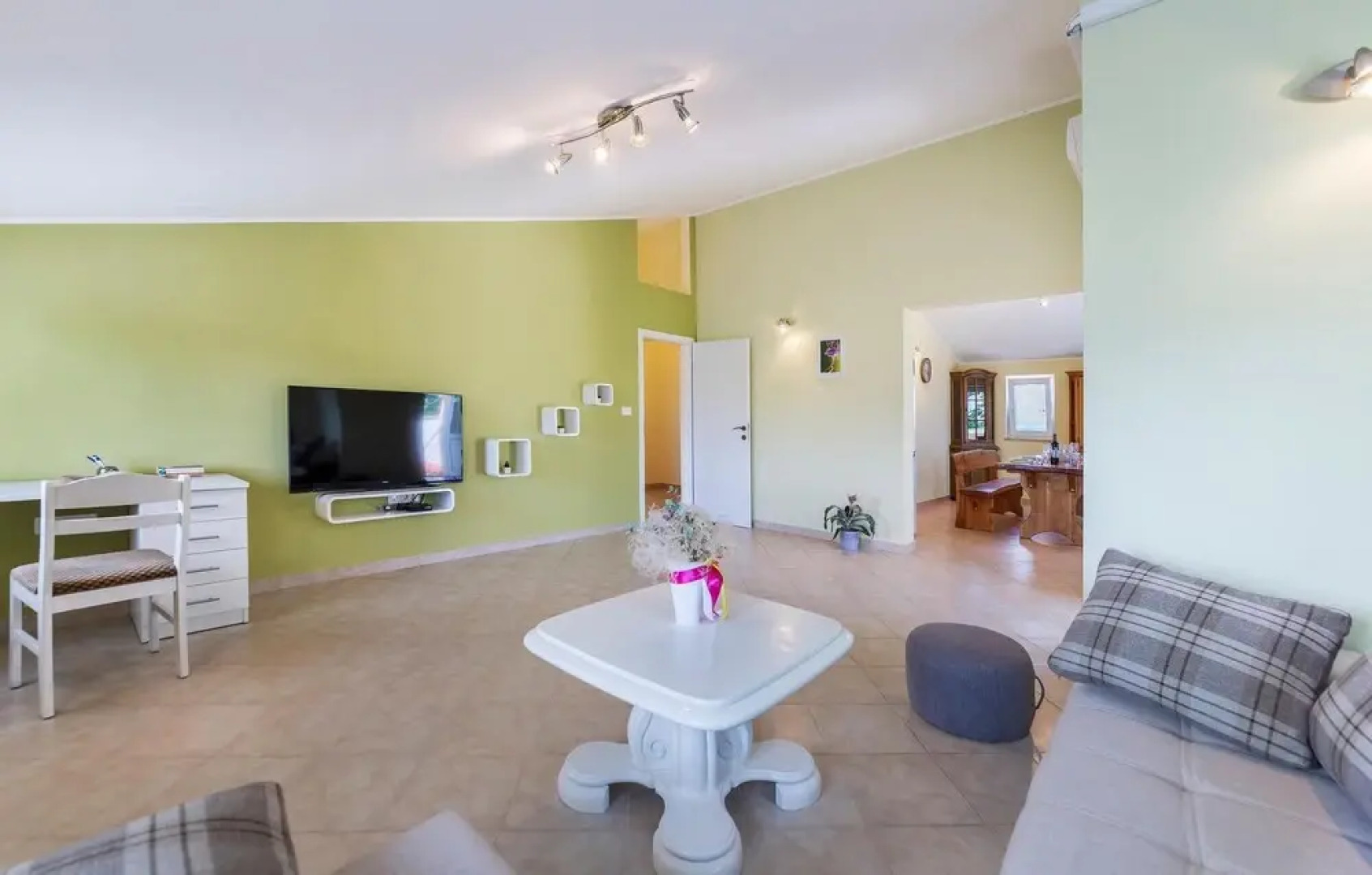 Stunning Apartment in Muntic With 3 Bedrooms and Wifi