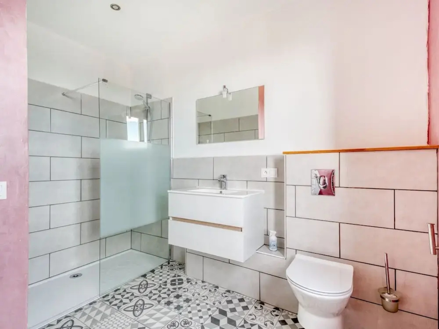 Modern Mansion With Swimming Pool, Terrace, Garden Furniture