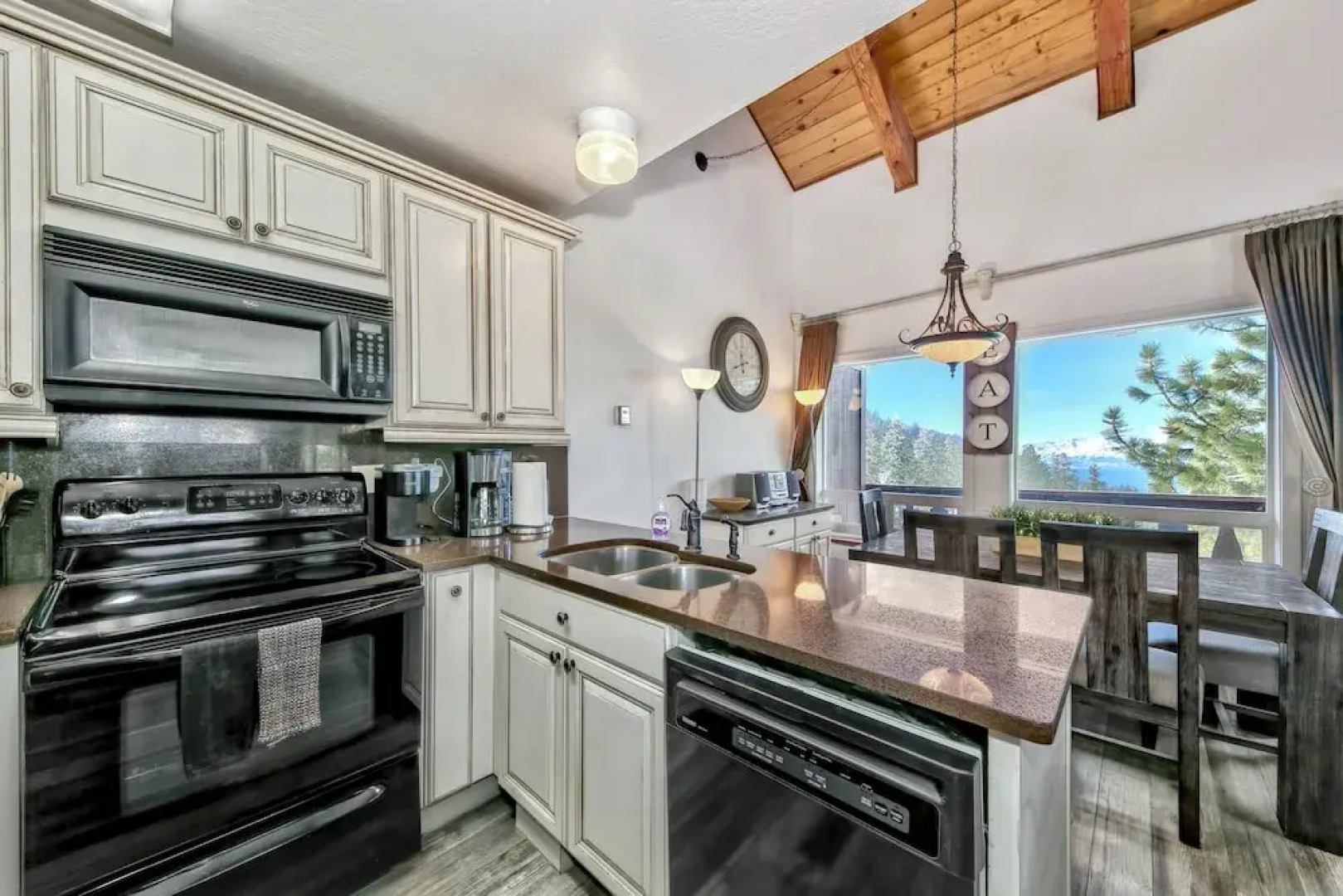 Mv17 Amazing Lake View & Spacious 2 Bedroom Ski Cabin With Hot Tub