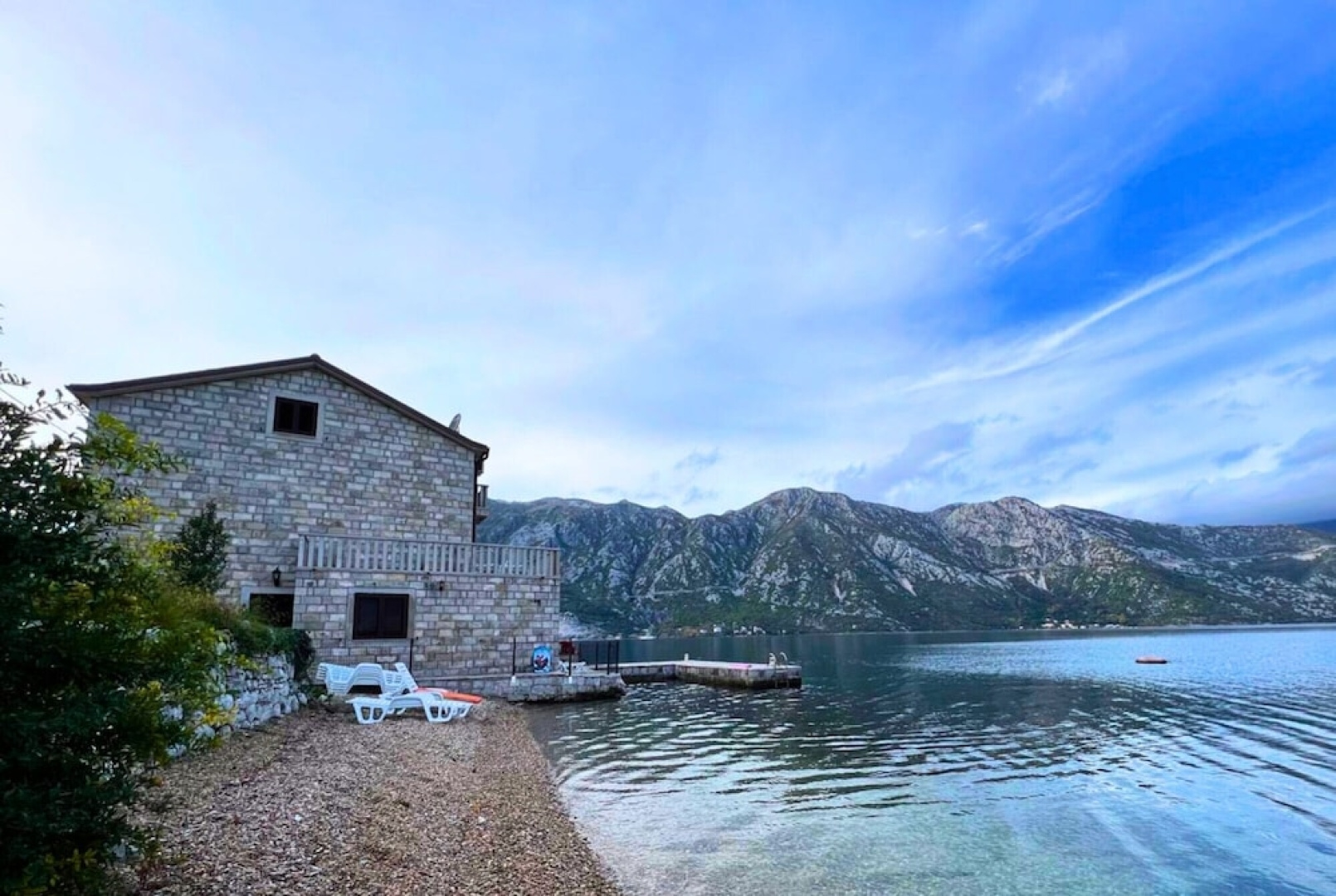 Amazing House Near Beach in Kostanjica