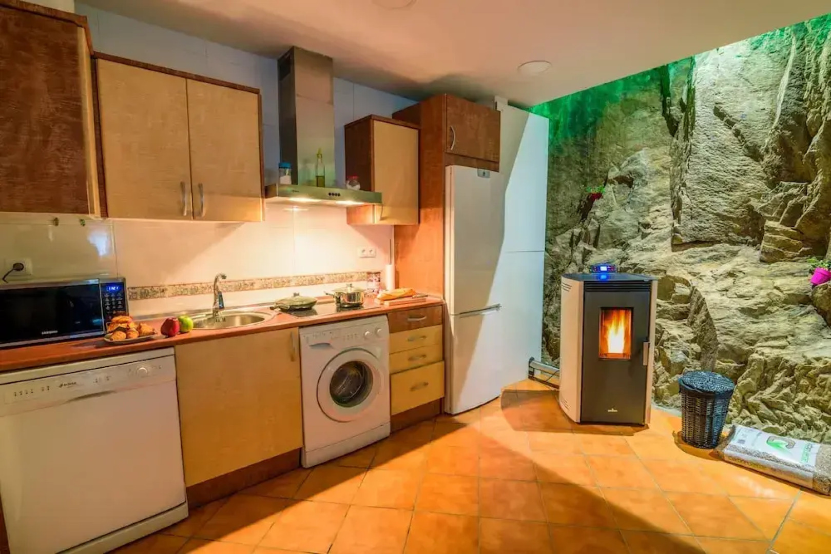 Rural House With Jacuzzi and Fireplace in the Room for 2-4 People