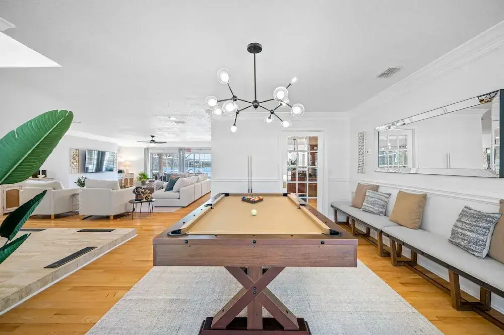 Exquisite Bayview Villa With Pool and Games!