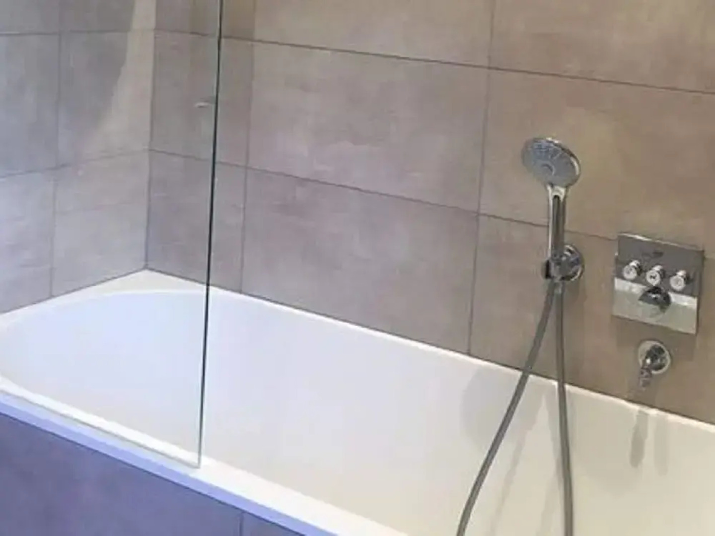 Cottage With Tennis Court