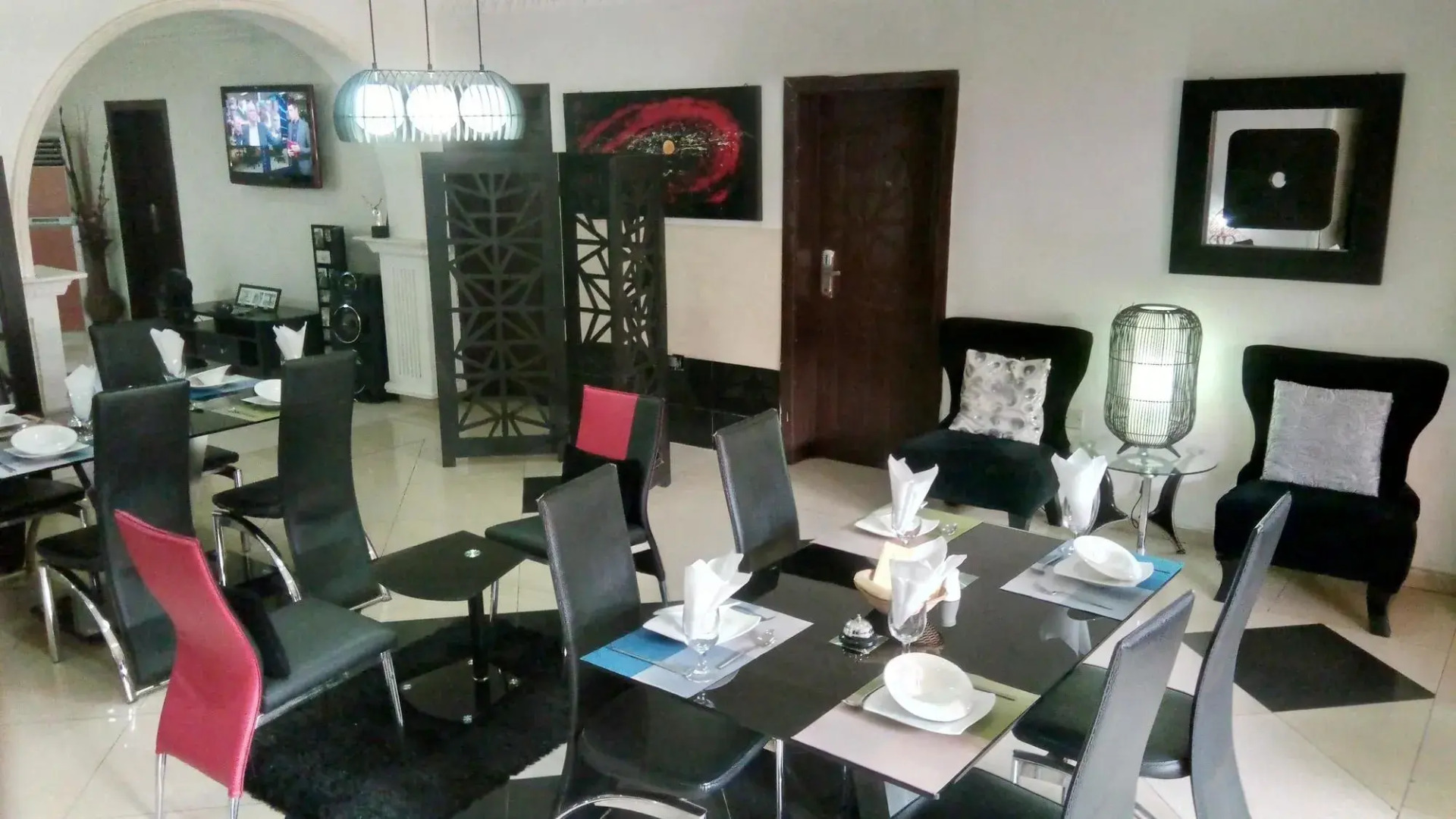 Charlie's Place And Suite