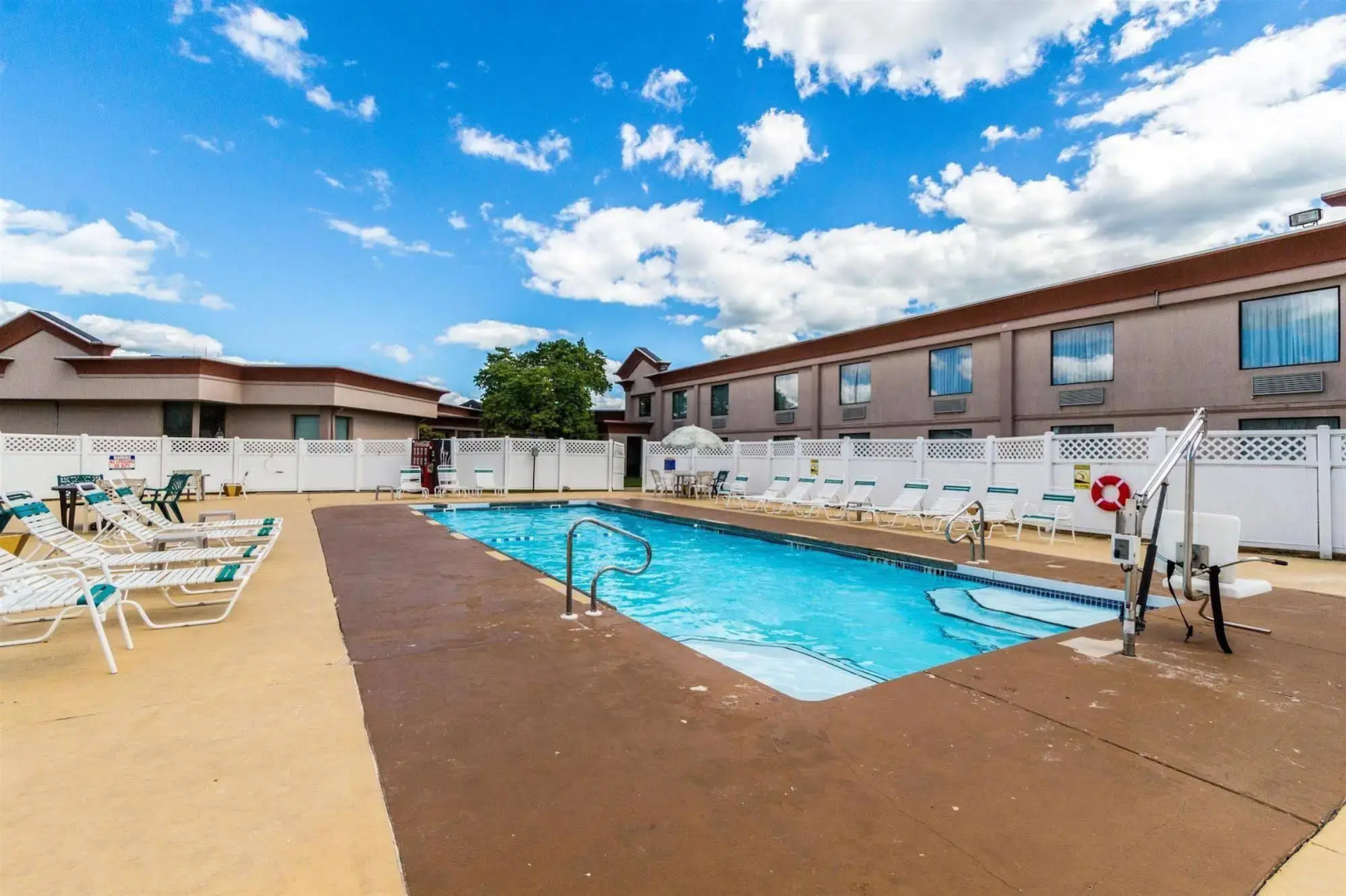 Econo Lodge Inn & Suites Chambersburg Central