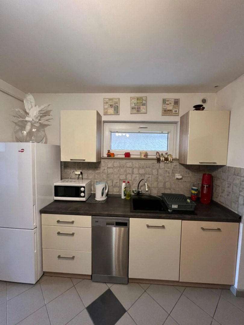 Priestranný dom v tichej časti mesta Levice.