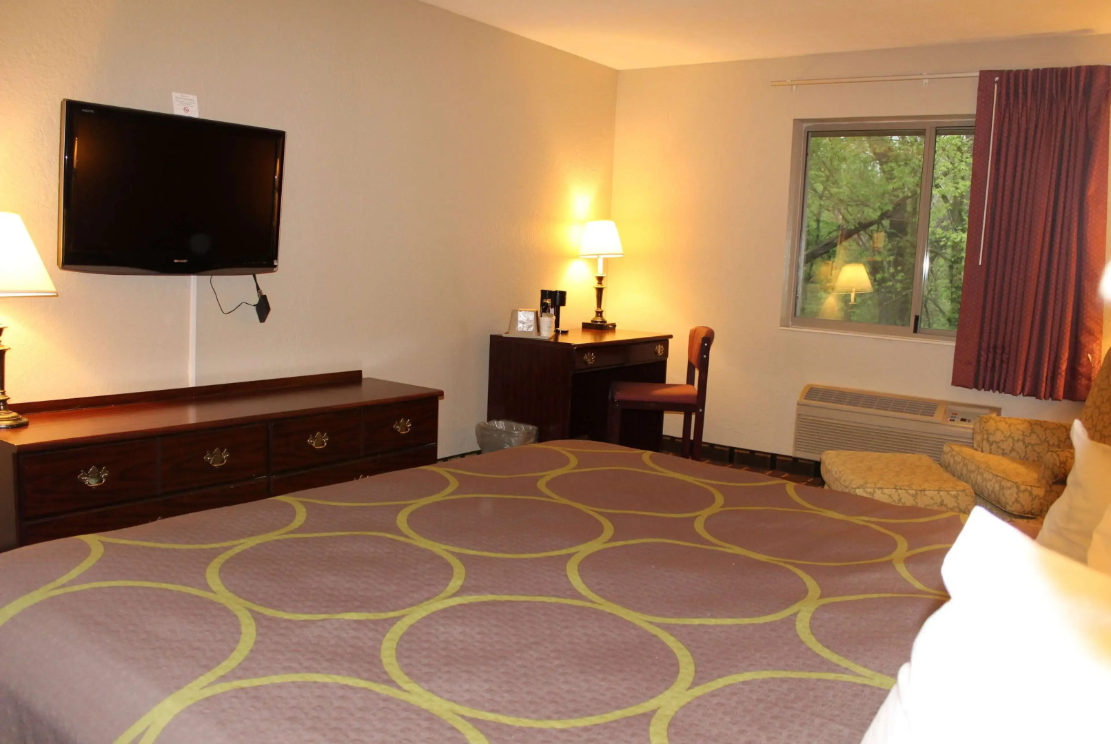 Super 8 by Wyndham Valparaiso