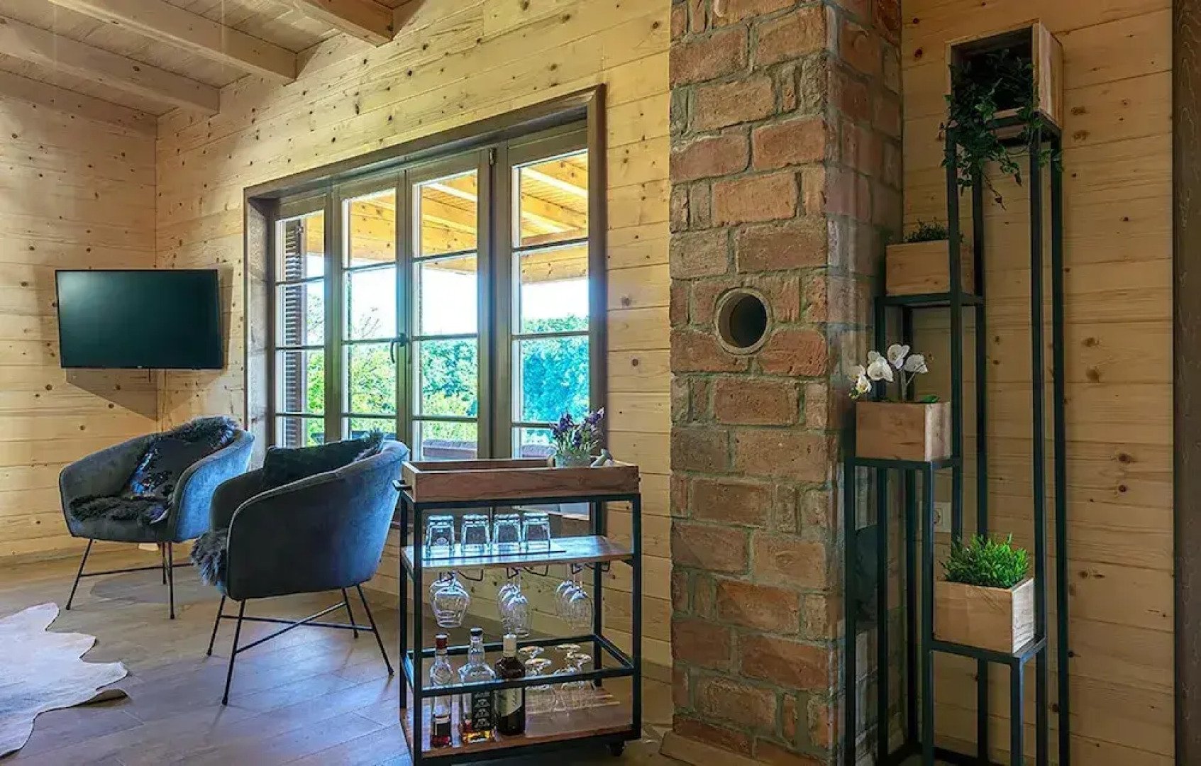 Amazing Home in Donje Taboriste With 2 Bedrooms and Wifi