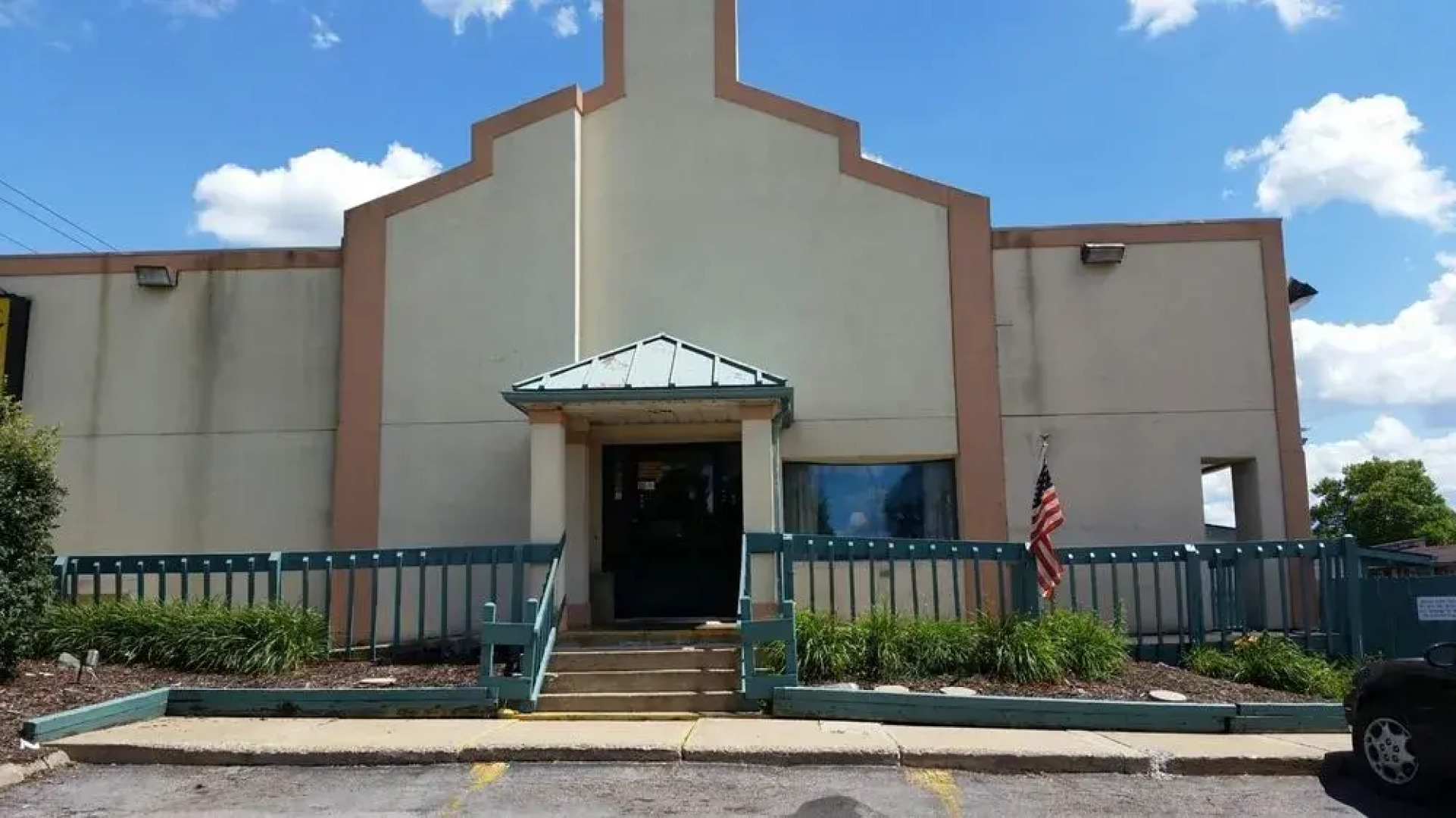 Super 8 Motel - Clarion