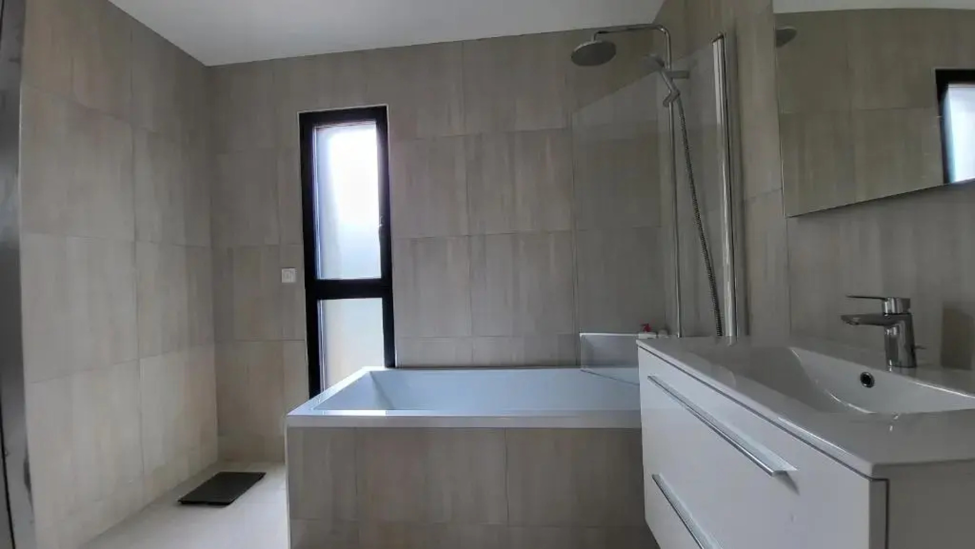 Villa 4 chambres piscine privée à 400m de la plage dans une résidence neuve