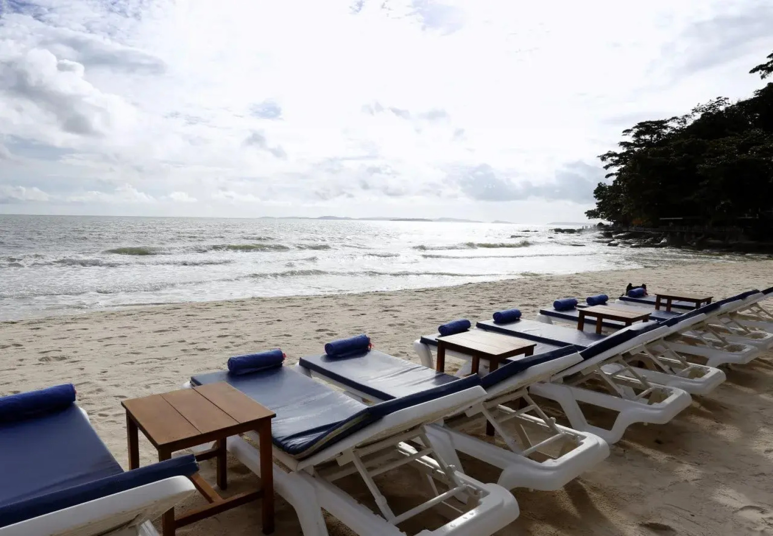 Independence Hotel by Dara