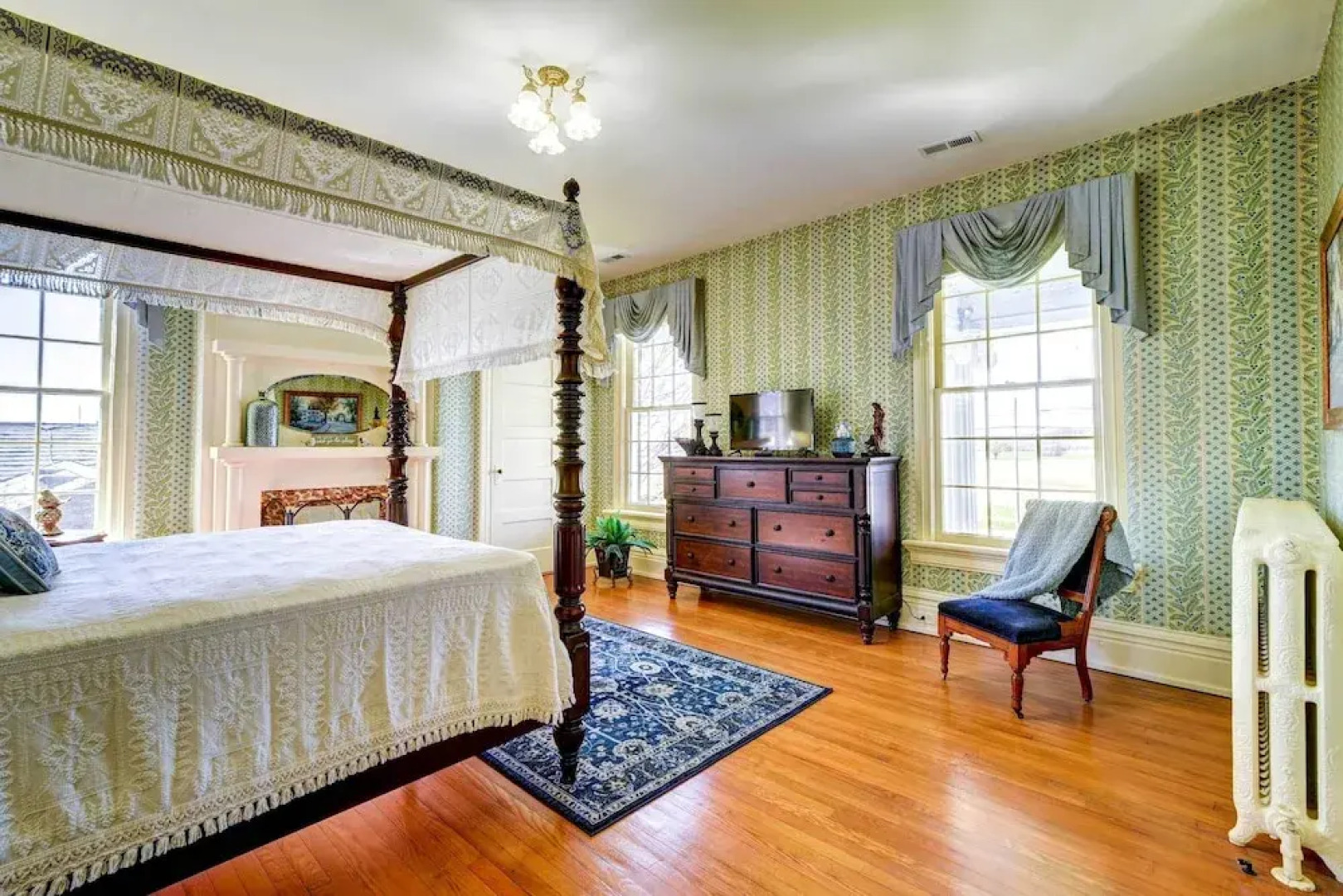 Bowling Green House w/ Shared Pool!