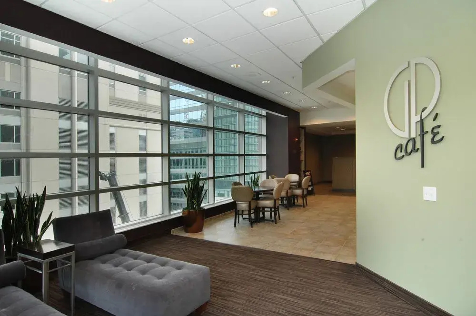 Chicago Grand Plaza Suites