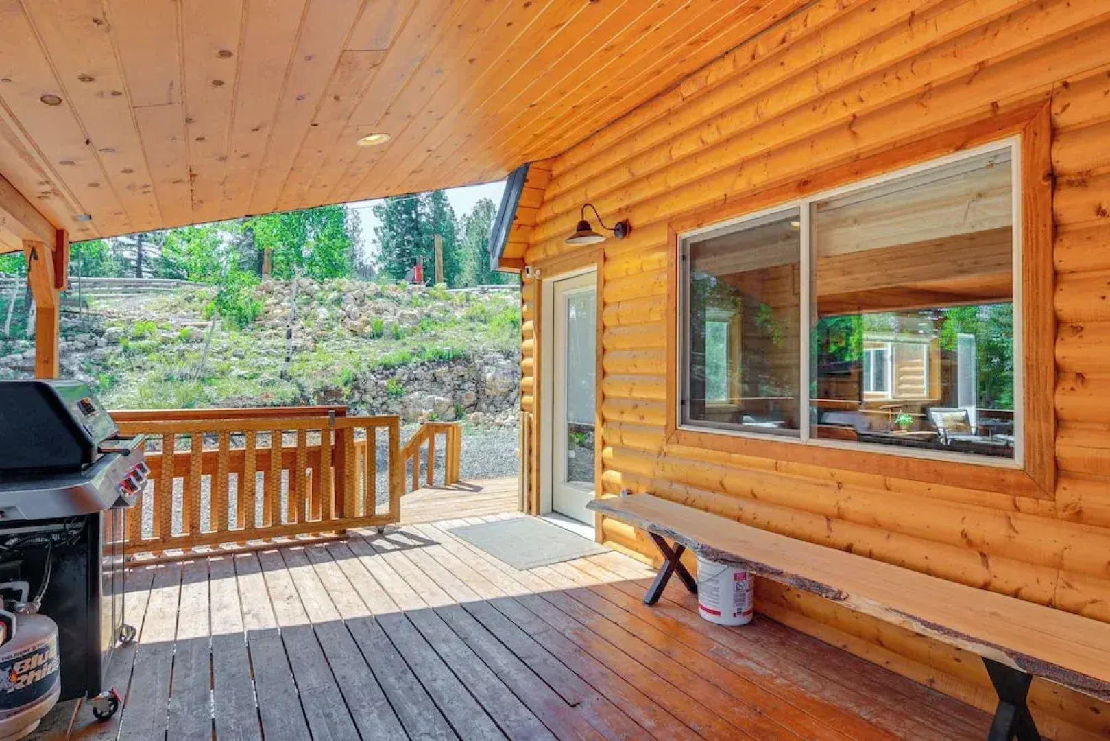 Inviting Utah Cabin w/ Spacious Deck + Fireplace!
