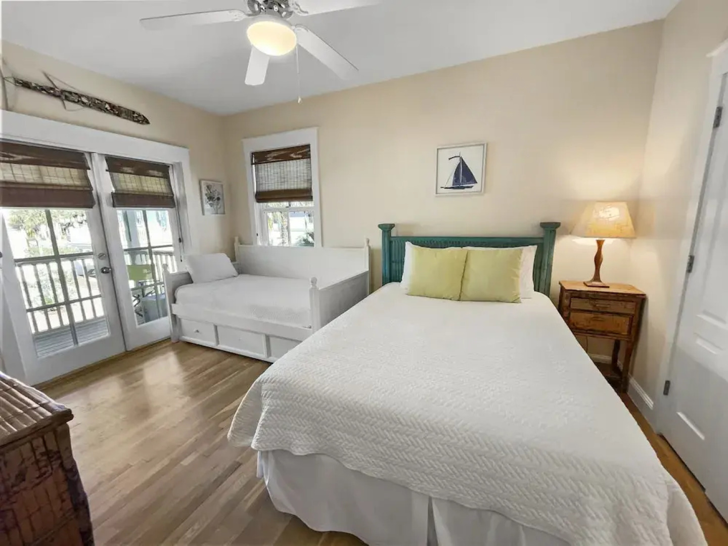 Mare E Sole 2 Bedroom Home by RedAwning