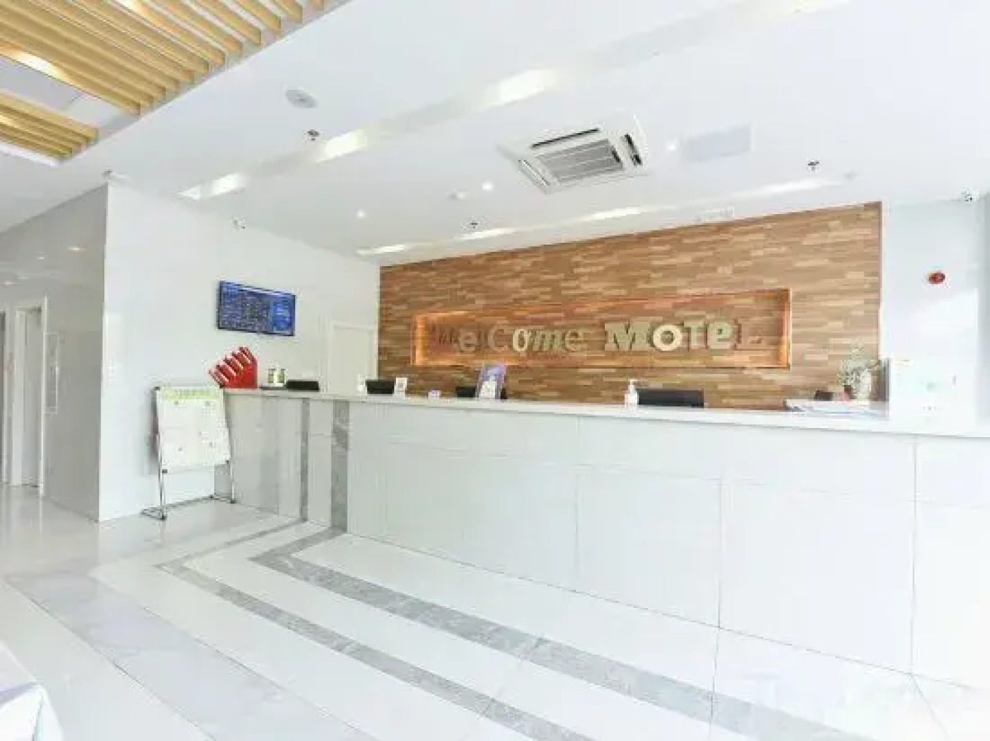 Motel Hotel (Shou County South Gate Roundabout)