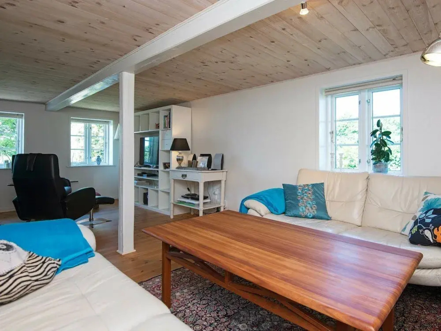 Tranquil Holiday Home in Højer with Sprawling Gardens