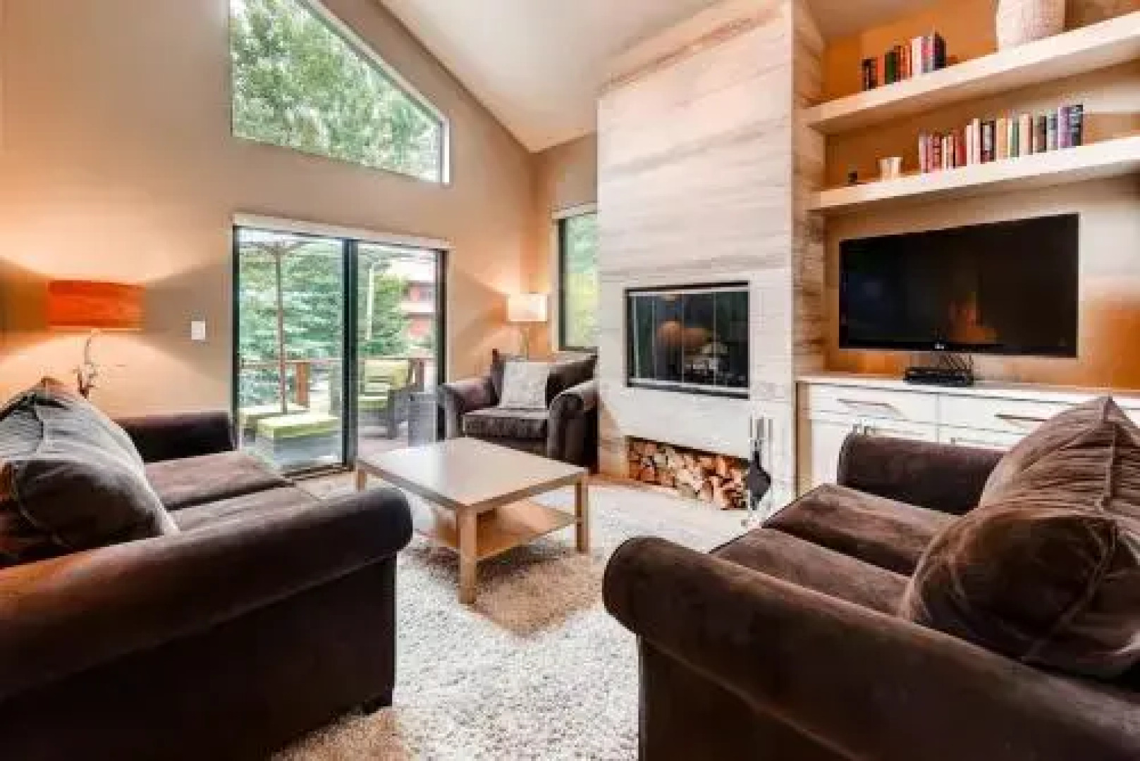 Four-Bedroom Family Friendly House with Chef's Kitchen