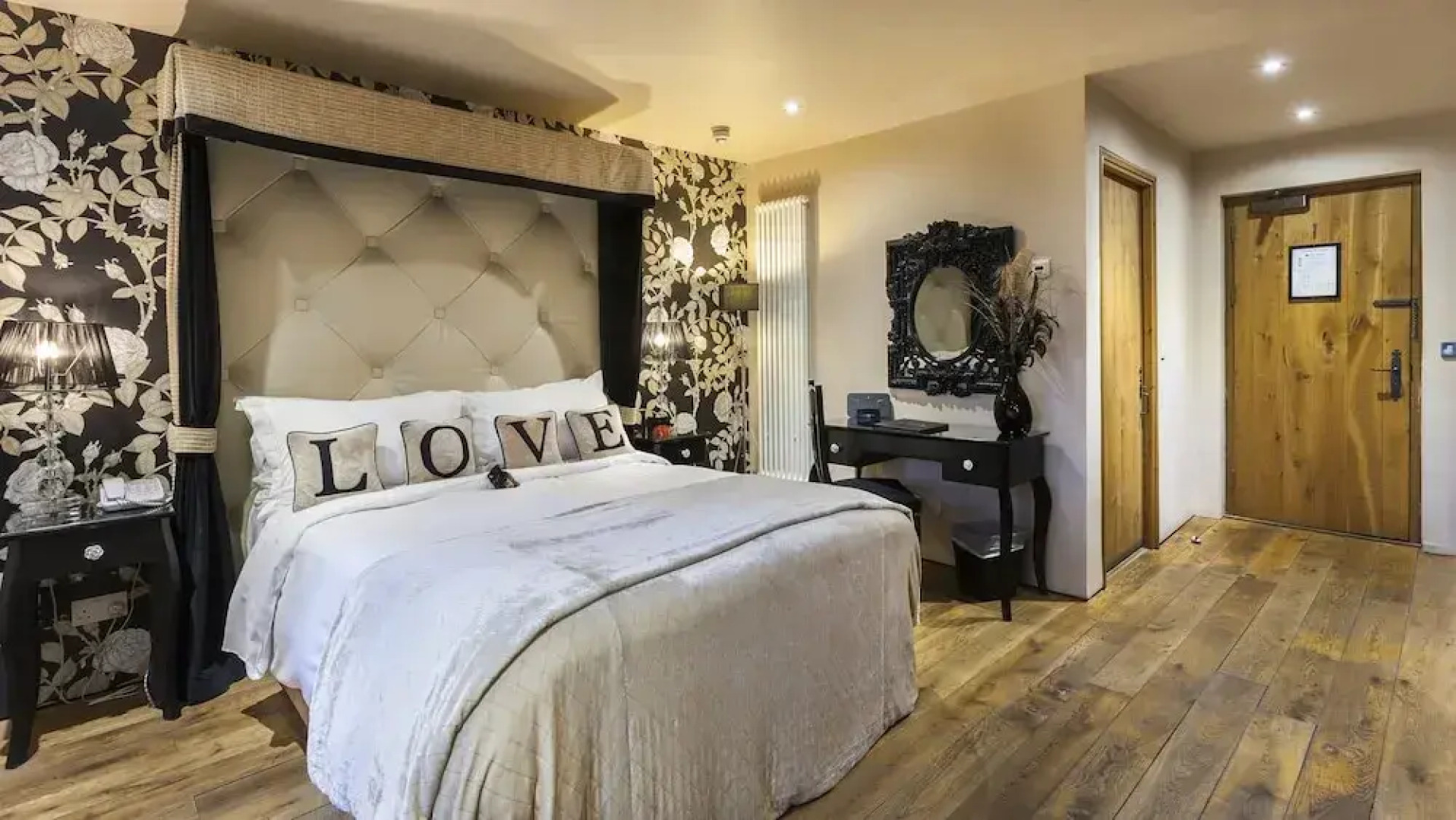 Glenskirlie House & Castle