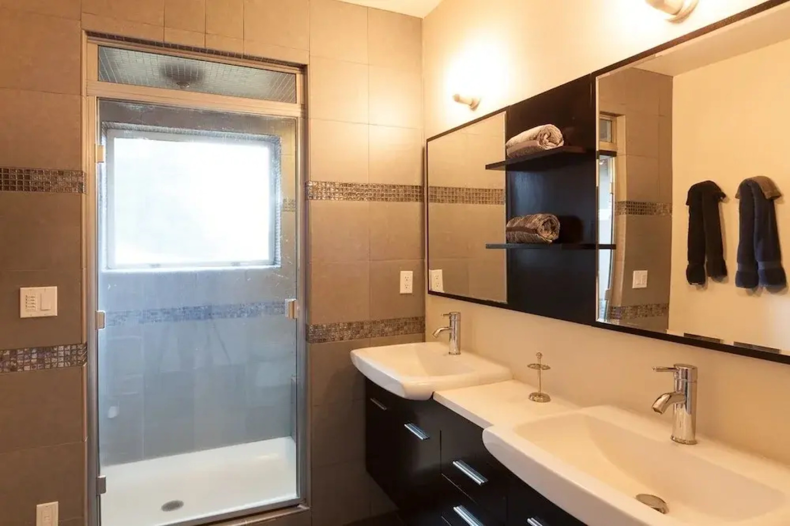 Mountain House 4 Bedroom Home by RedAwning