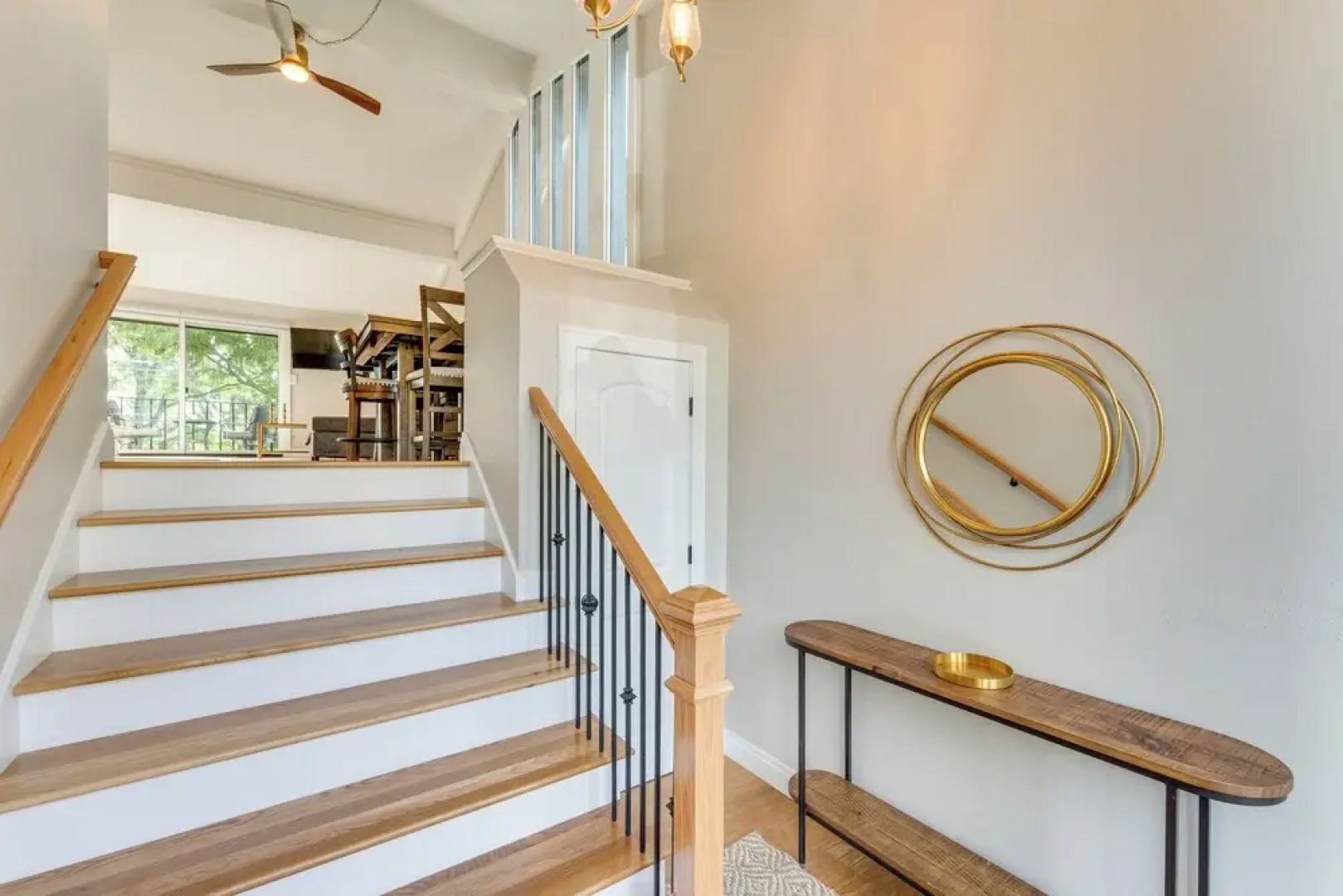 Elegant 4-season Lake Geneva Condo w/ Fireplace!