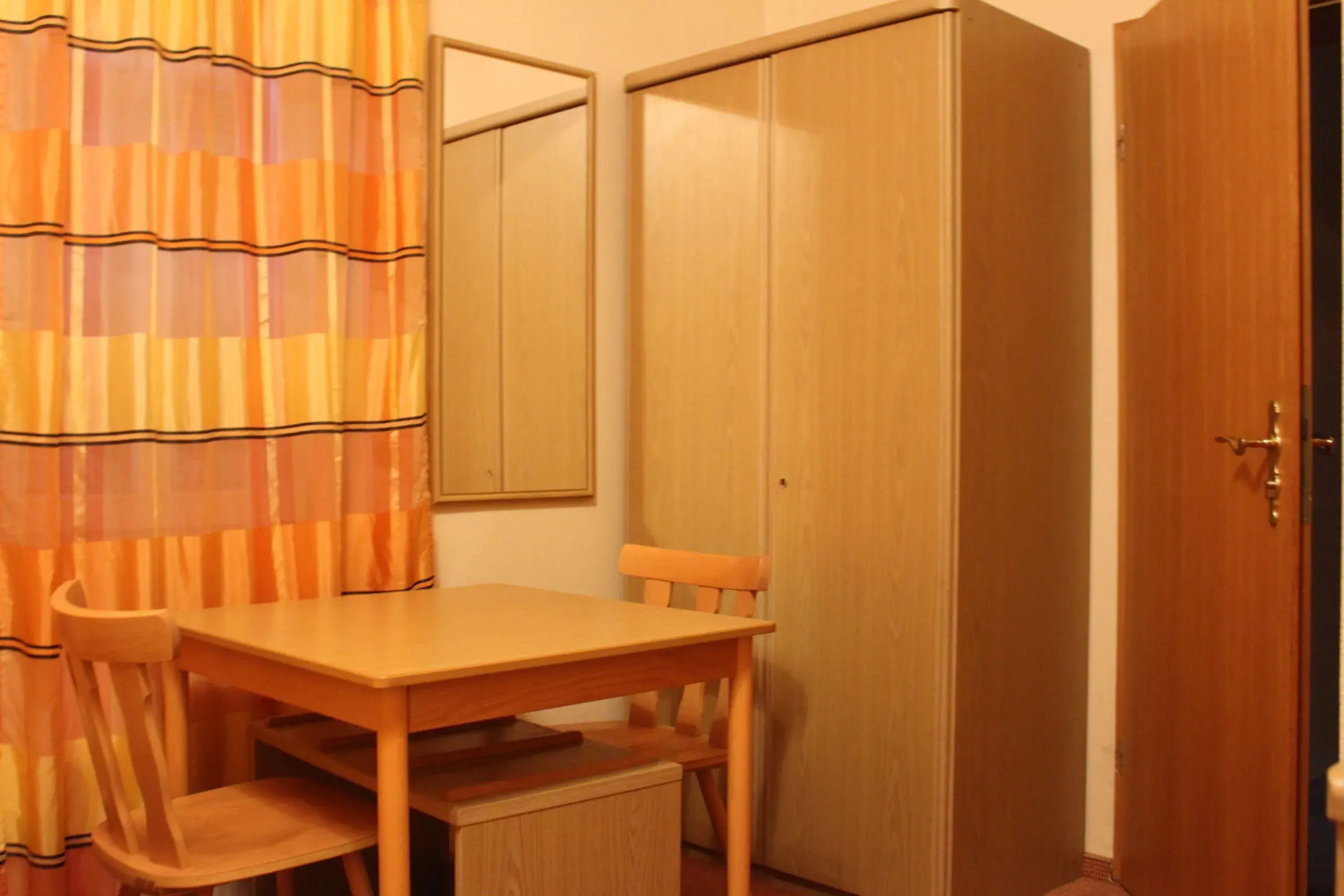 Angelis Pension - Restaurant zum grunen Baum