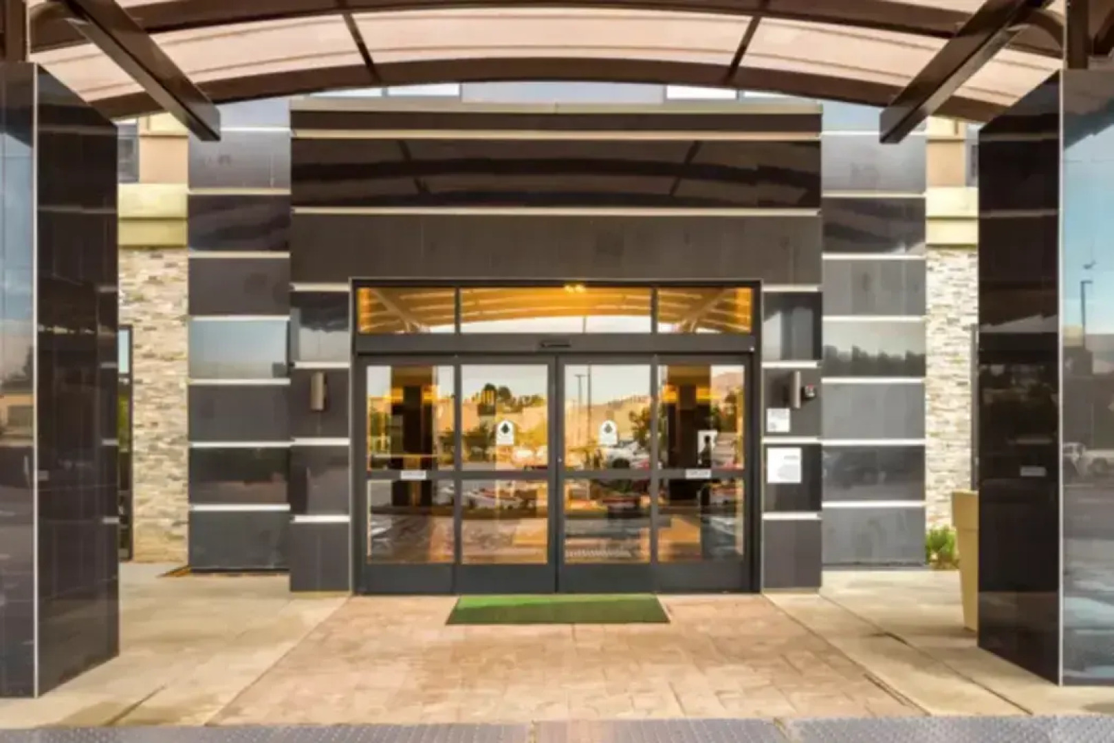 Holiday Inn & Suites Silicon Valley - Milpitas by IHG