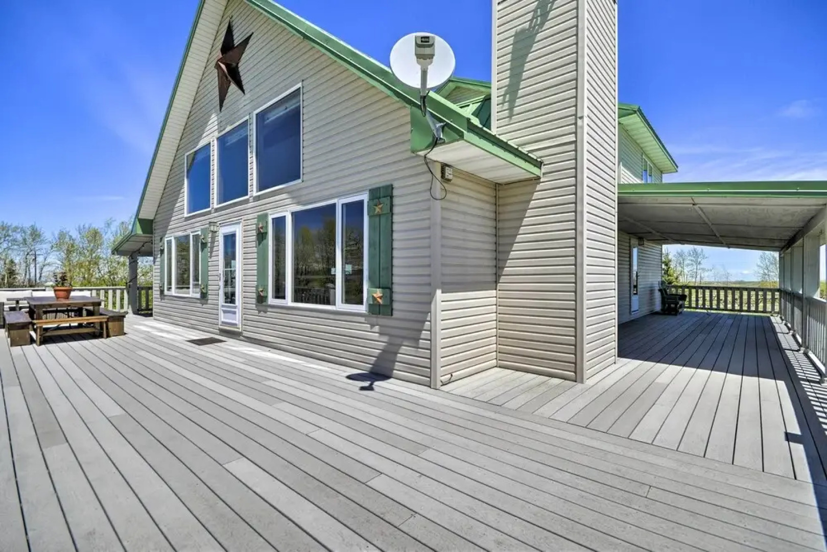 The Front Porch 20-acre Country Home w/ Mtn View