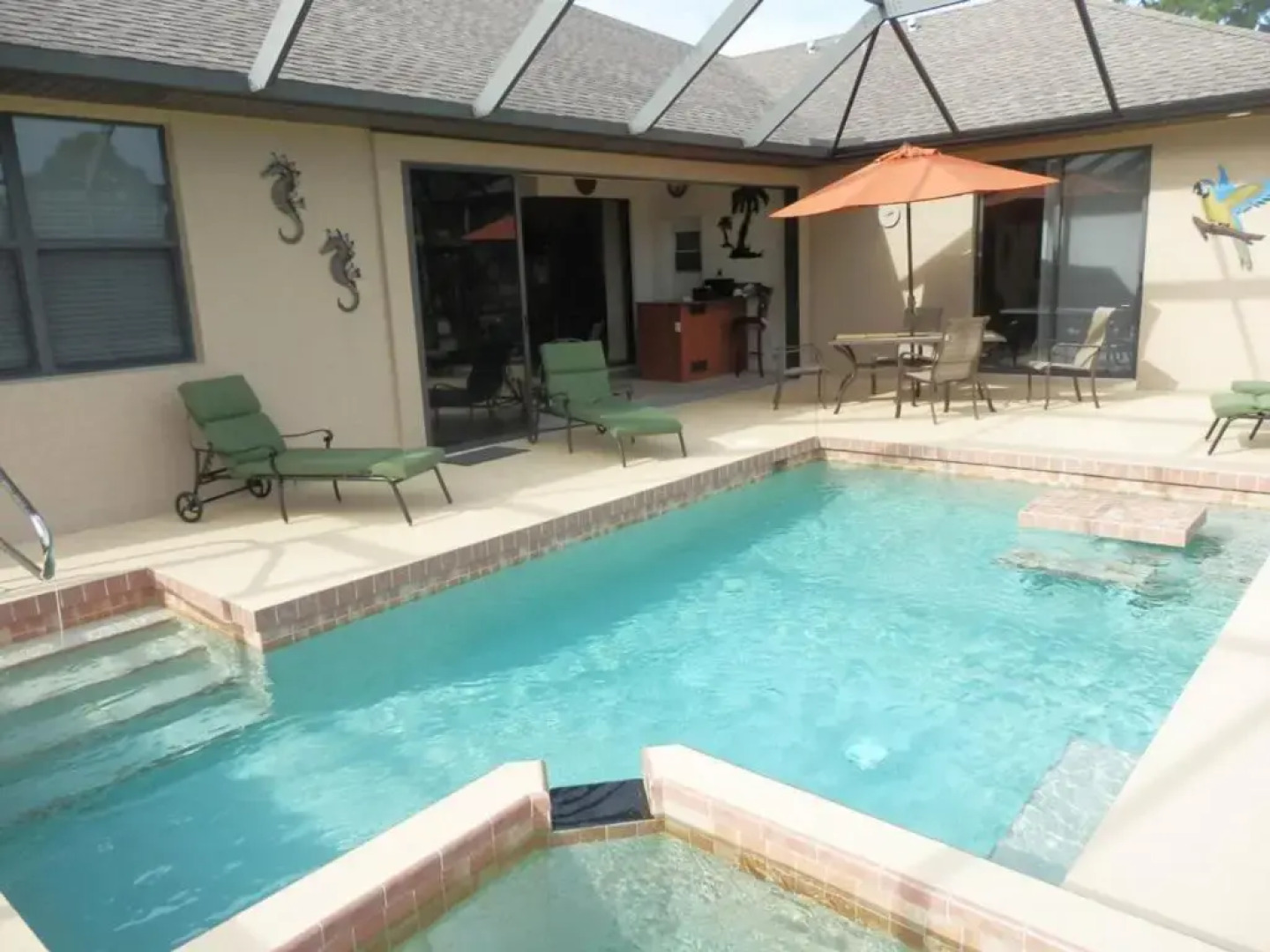 Privacy in Paradise - Private Villa with heated pool and spa - sleeps 6