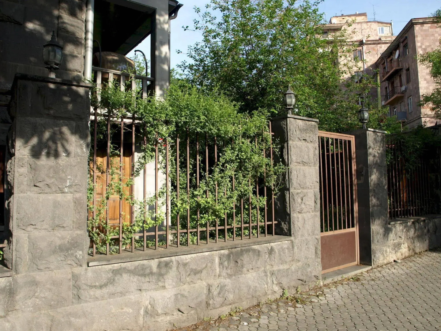 Сити Отель (City Hotel)