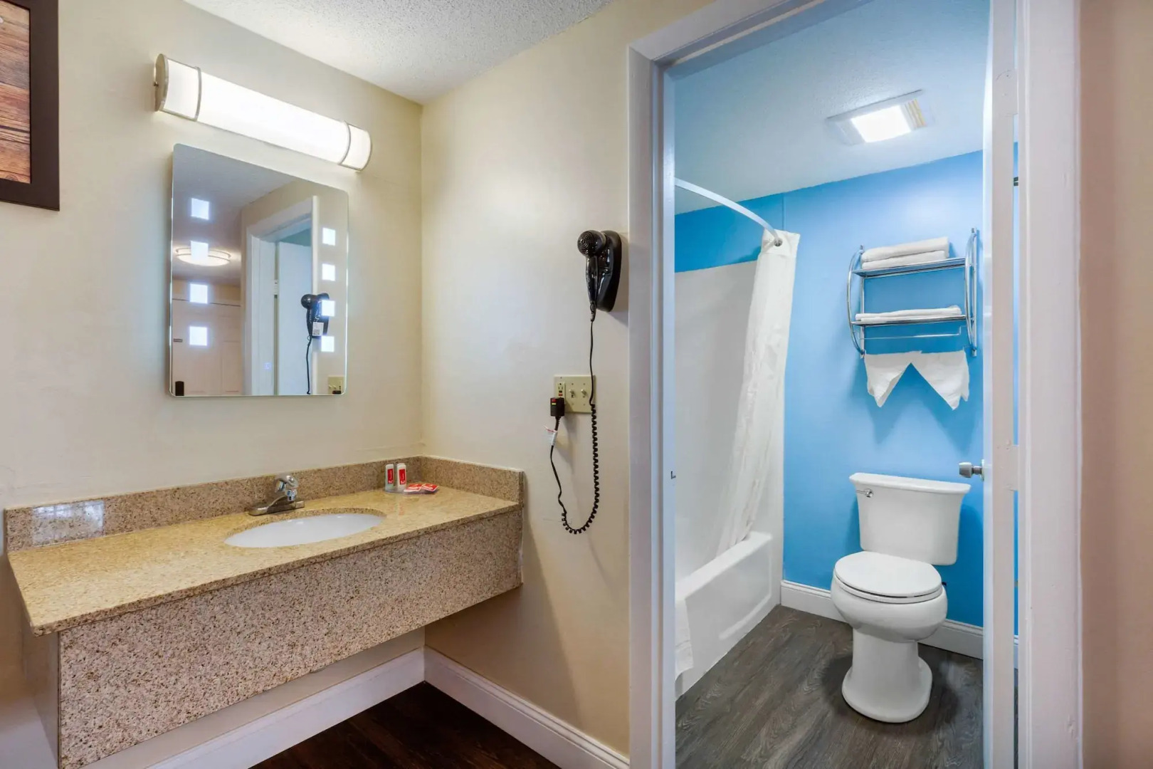 Econo Lodge by Choice - Cape Cod