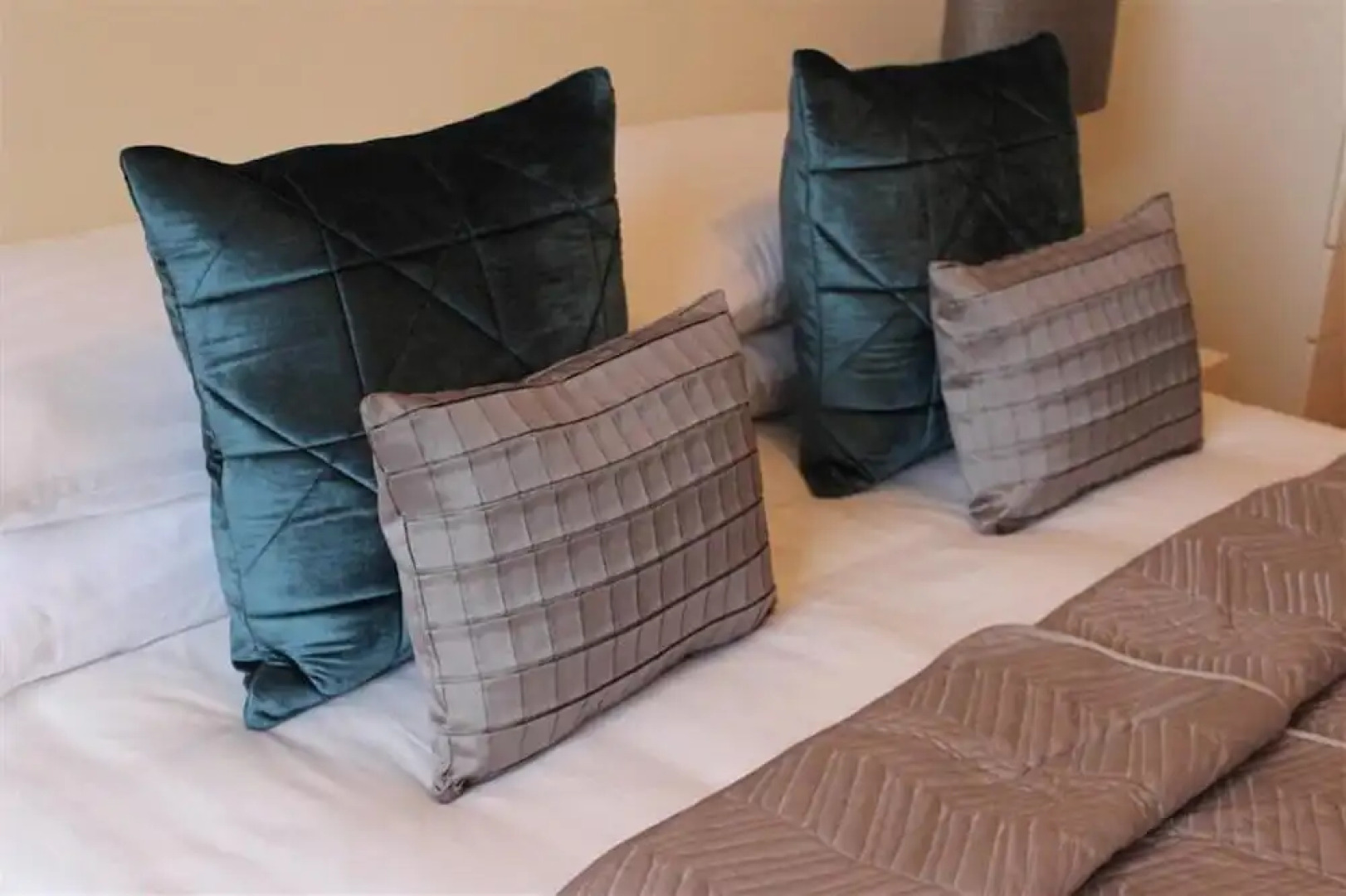 The Maelor - Berwyn House - Central Wrexham - Sleeps Up To 6