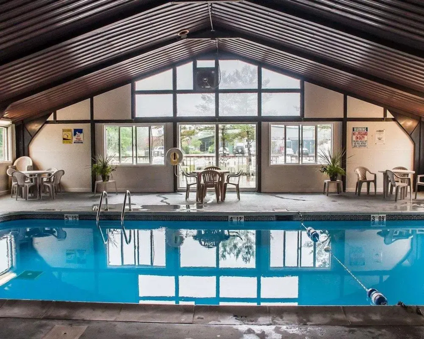 Econo Lodge Watertown