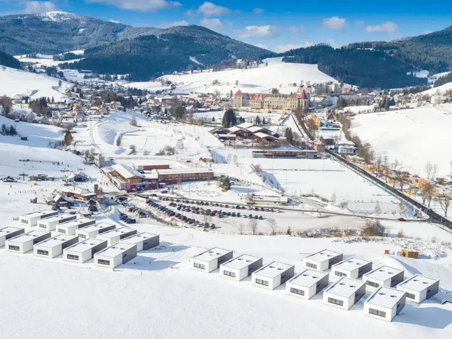 Pleasant Chalet on the ski Slopes