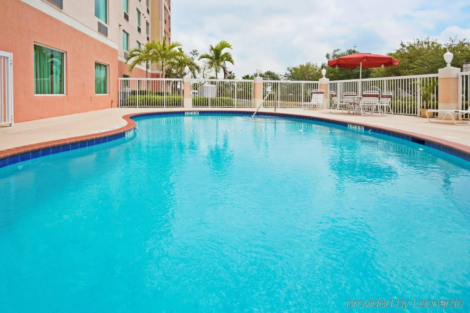Holiday Inn Express & Suites Pembroke Pines-Sheridan St by IHG