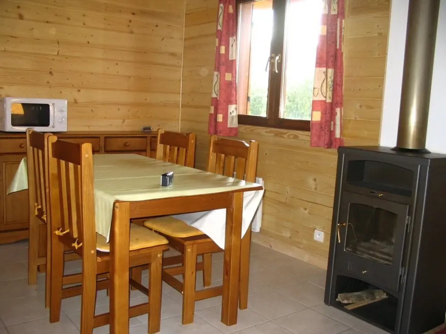 Wooden Chalet Close to Lake