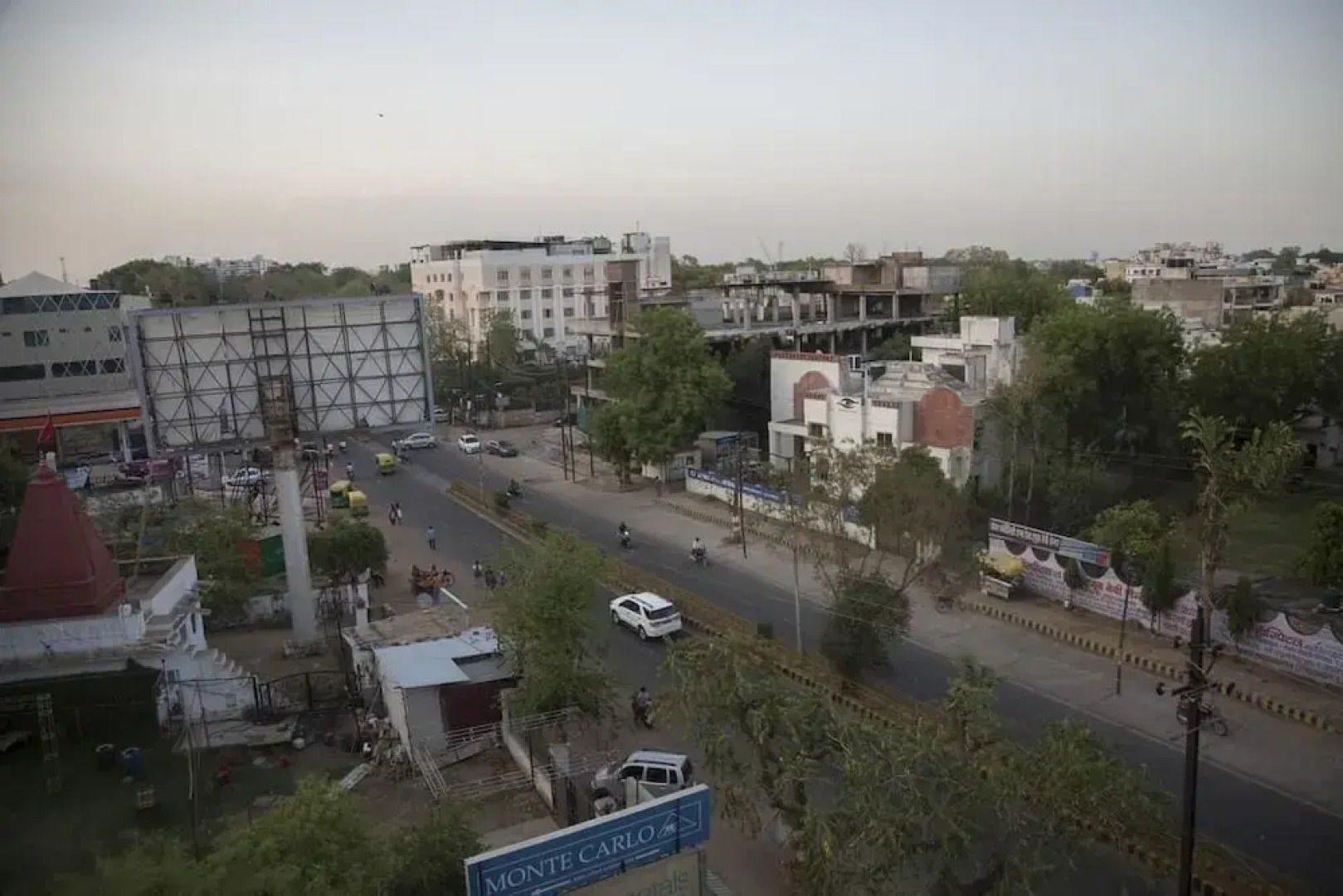 ADB Rooms Hotel Sahiwa